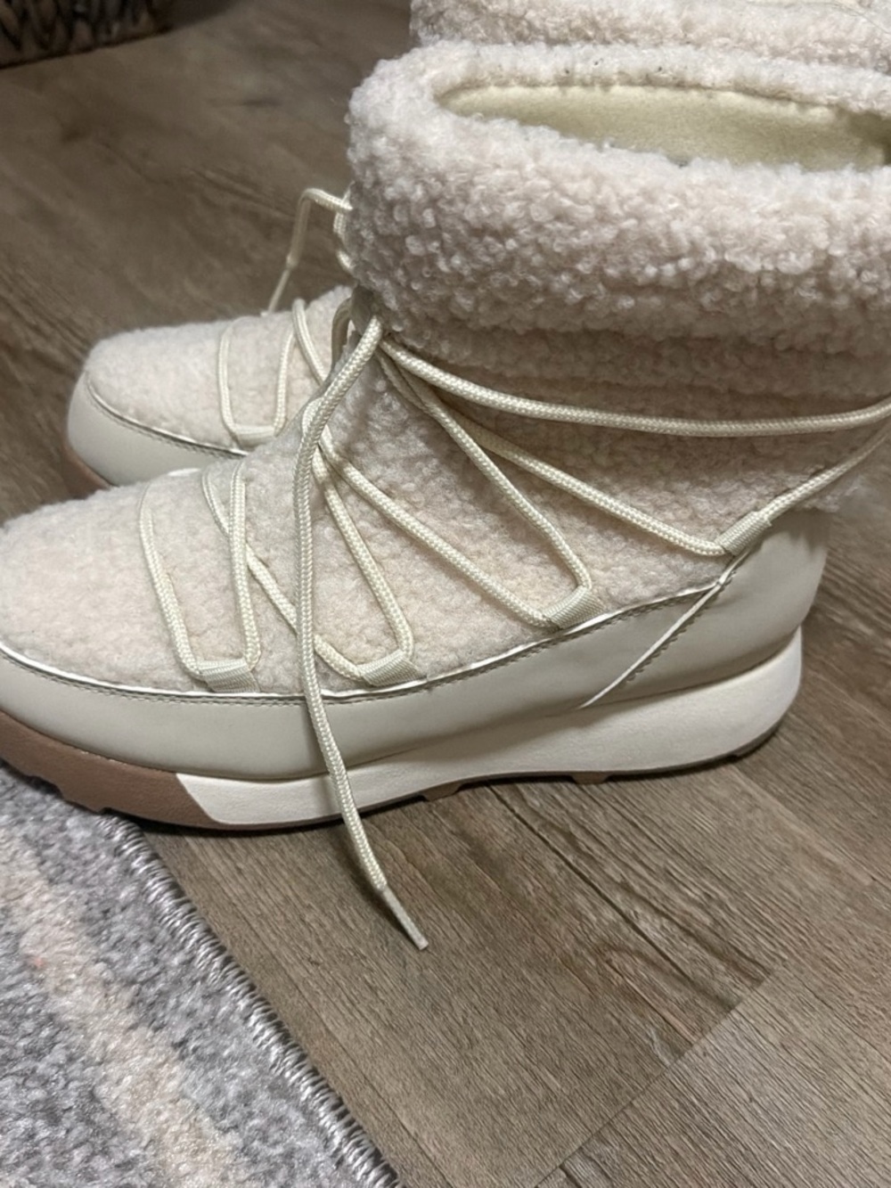 Women's Cream Sherpa Lace-Up Ankle Boots